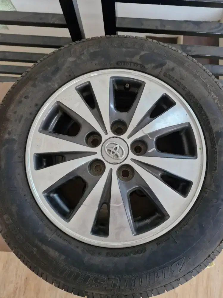 Velg dan Ban Innova type G 2014/2015