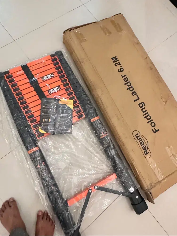 Tangga telescopic / tangga telescopic lipat