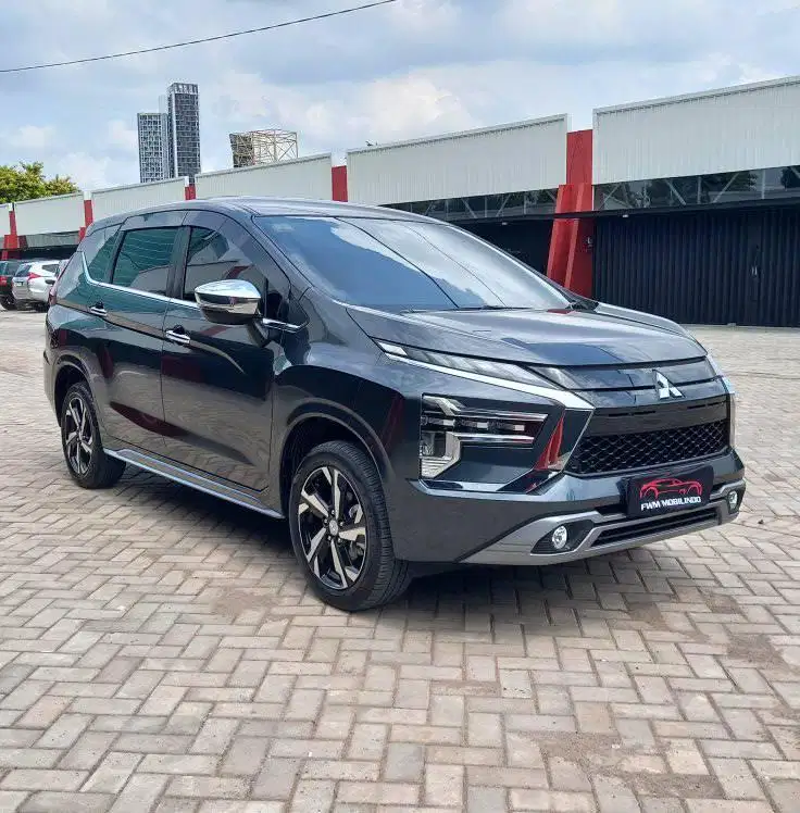 mitsubishi xpander utimate matic 2023 abu abu, low km,pajak panjang