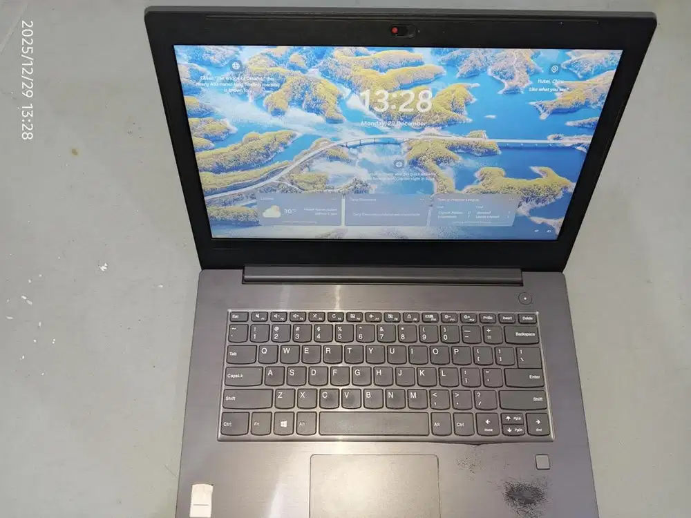 Laptop Lenovo tipe V330 windows 11 Core I5 Gen 8 Ram 8 gb SSD 256 GB