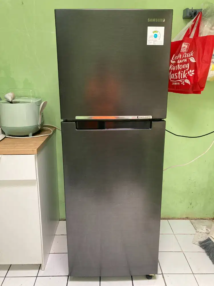 Samsung Kulkas Inverter 2 Pintu 234L | RT22FARBDB1/SE