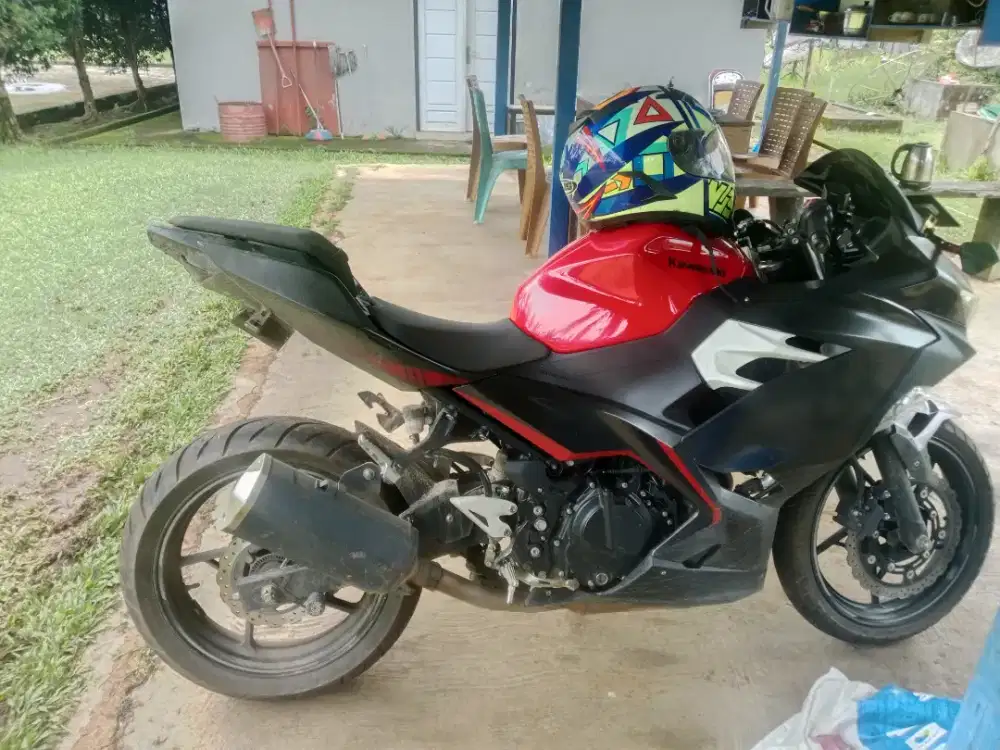 Di jual motor Kawasaki Ninja 250 cc
