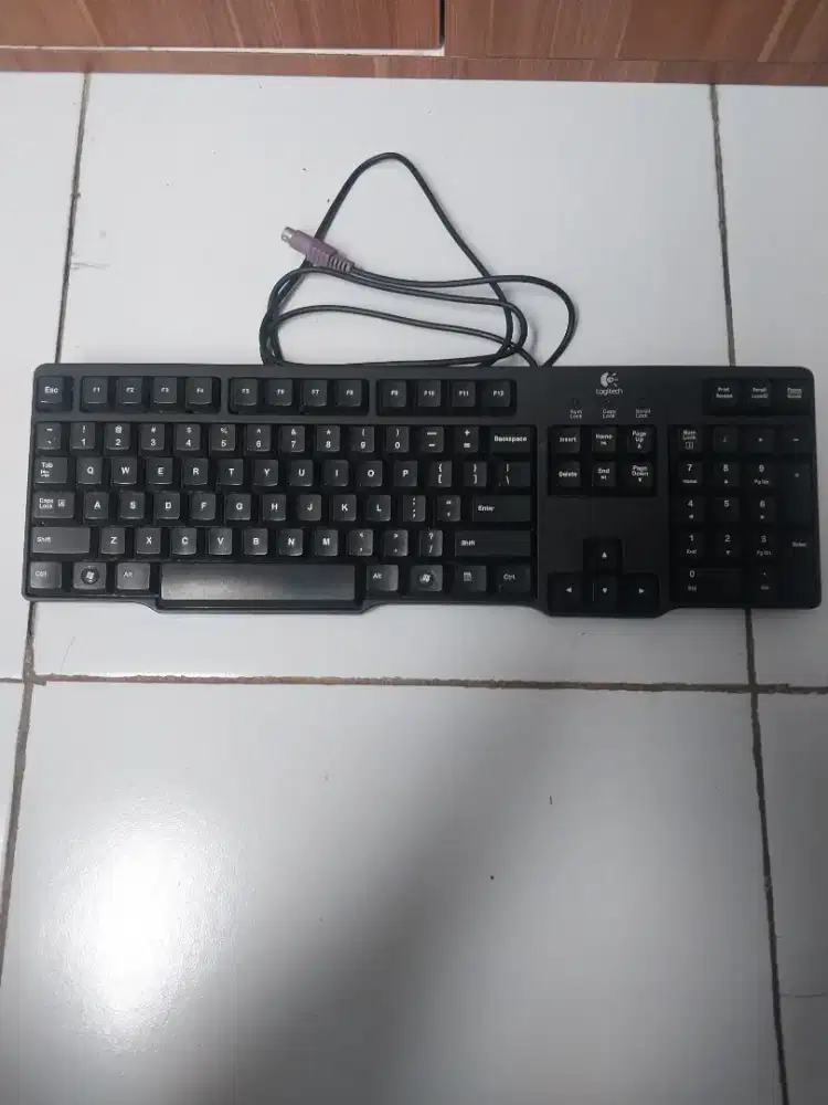 Keyboard Komputer Logitech
