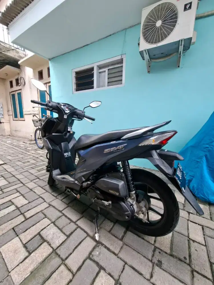 ‼️JUAL CEPAT‼️Sepeda Motor Beat Biru Gelap Milik Sendiri.