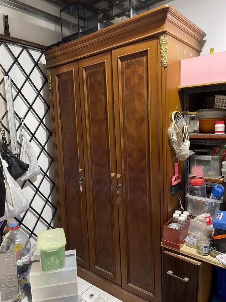 Lemari kayu 3 pintu