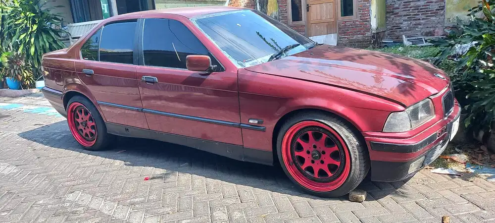 BMW 320i 1994 Bensin AT Warna Merah Marun