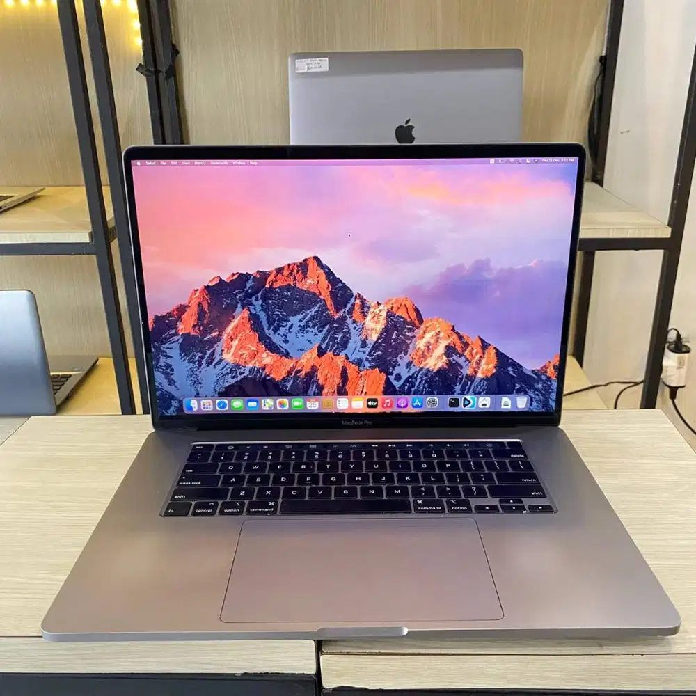 MacBook Pro 2019 (A2141) Core i7 16'' RAM 16GB//512GB Desaign Editing