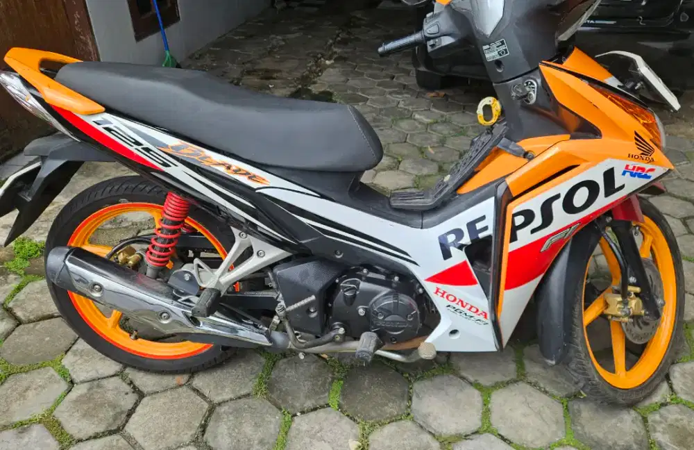 Honda Blade 125 tahun 2015