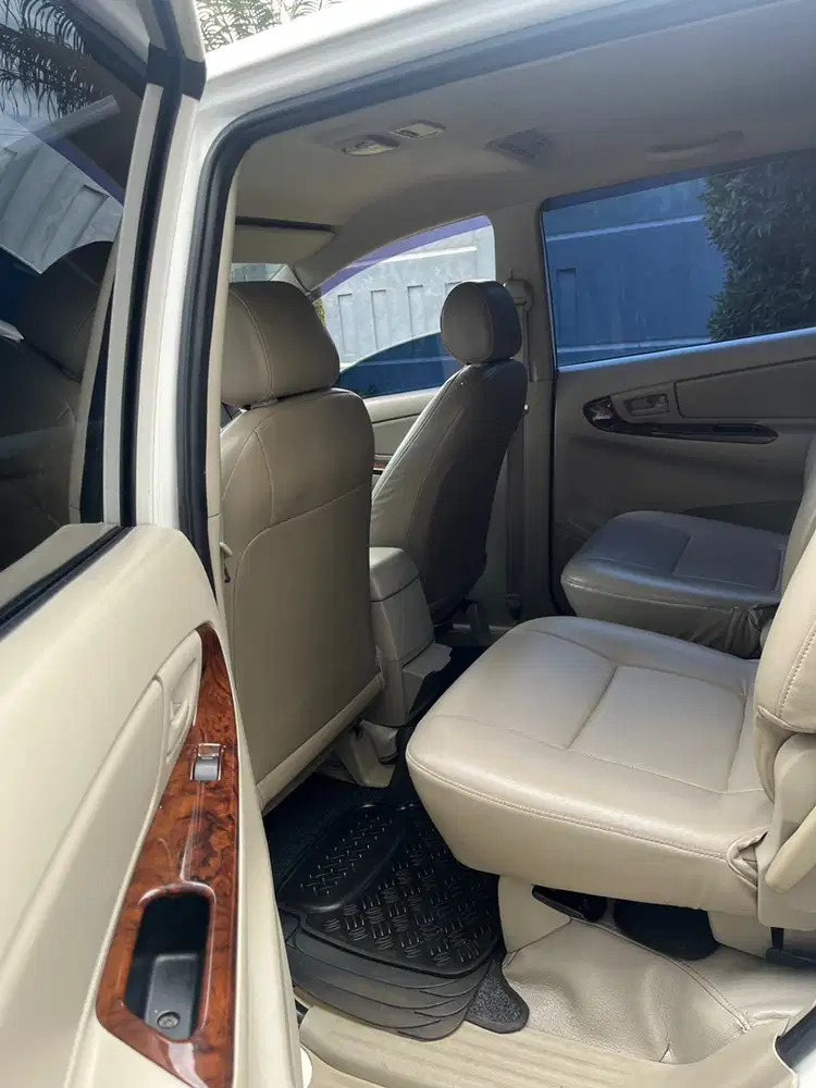 Toyota Kijang Innova 2012 Bensin