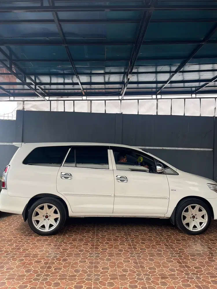 Toyota Kijang Innova 2012 Bensin