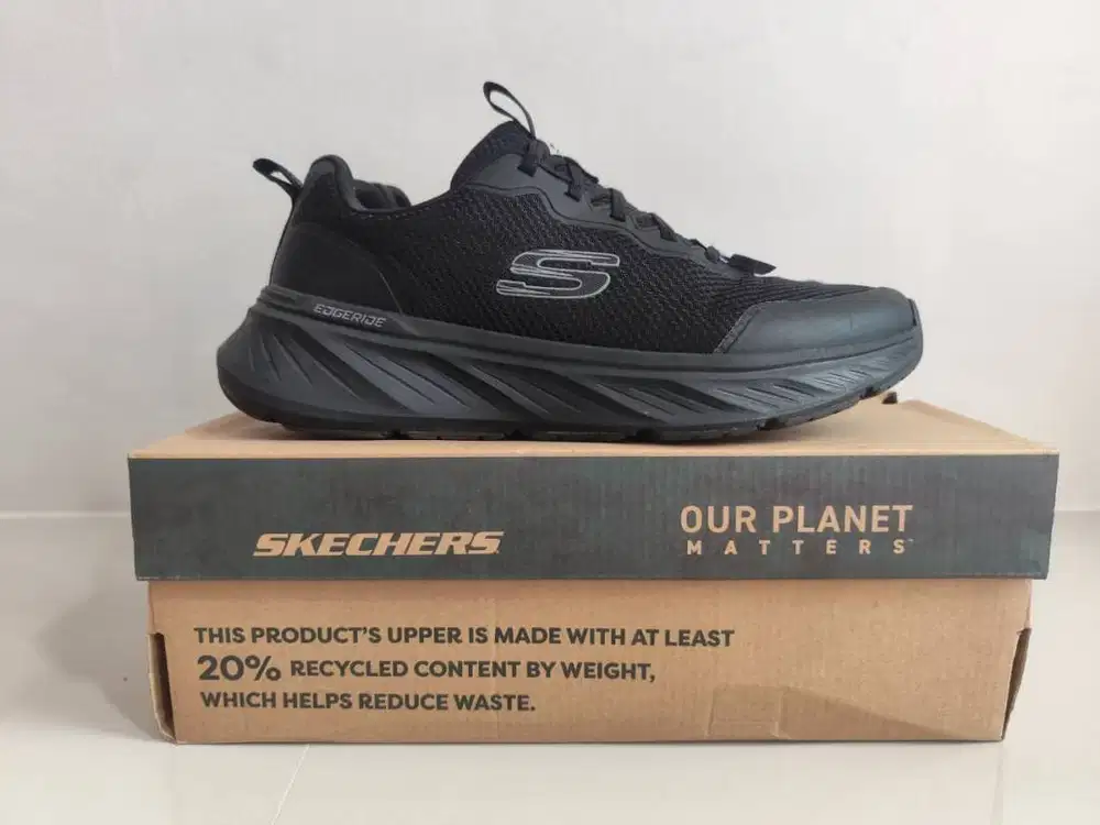 Sepatu Skechers Edgerige warna Black size 43