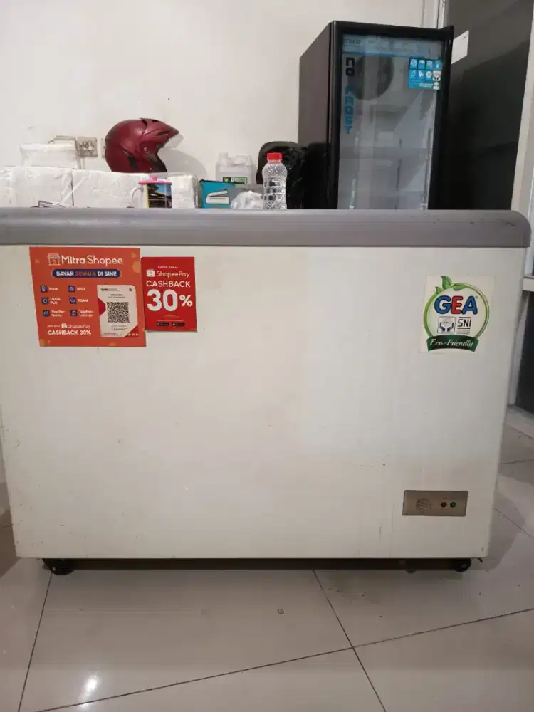 Freezer Gea sleding kaca.