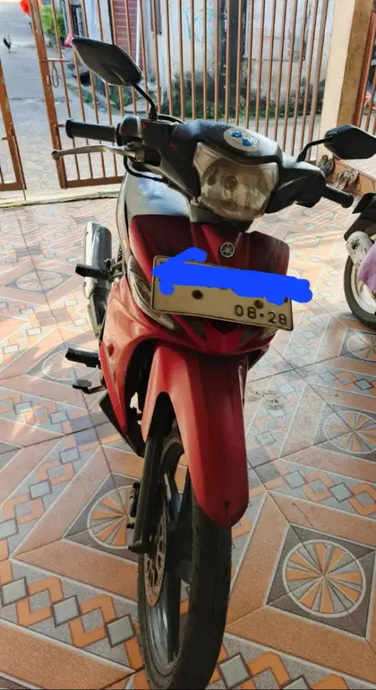 Yamaha ZR warna merah