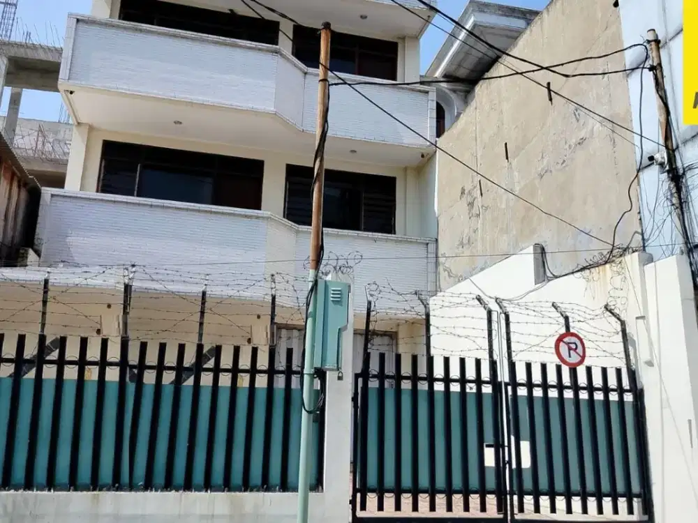 Disewakan Rumah 3 lantai di Jl Kedungsari Surabaya Pusat