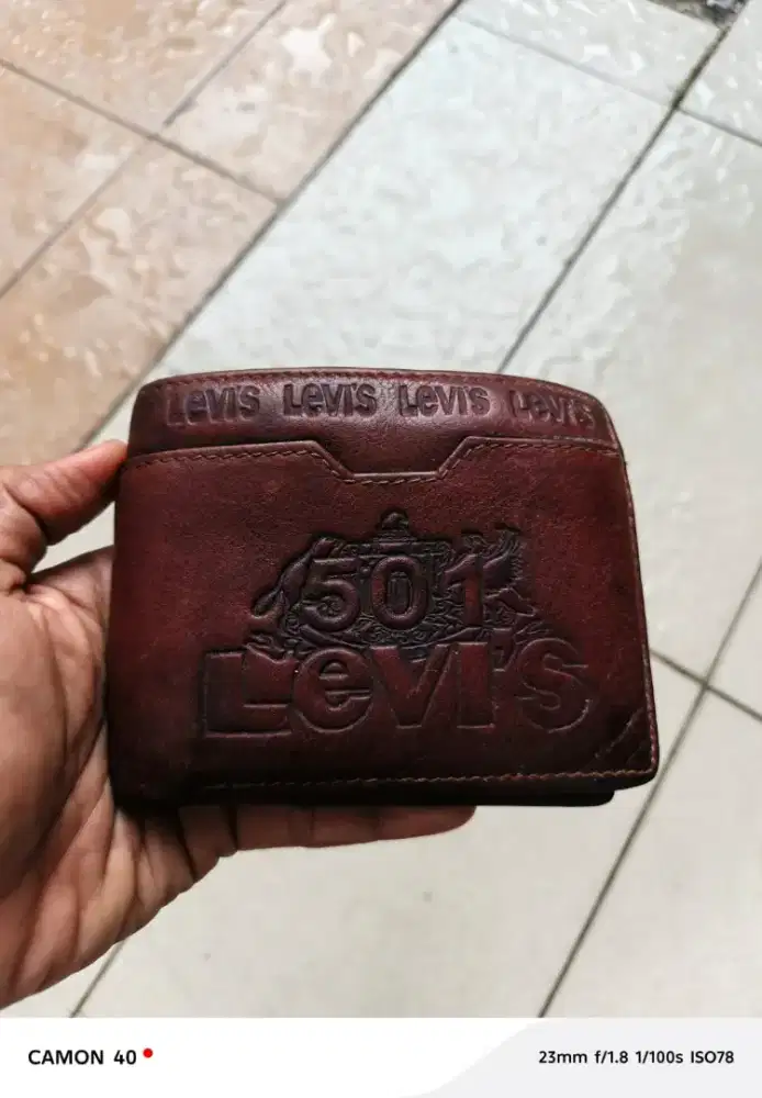 Sale dompet kulit Levi's