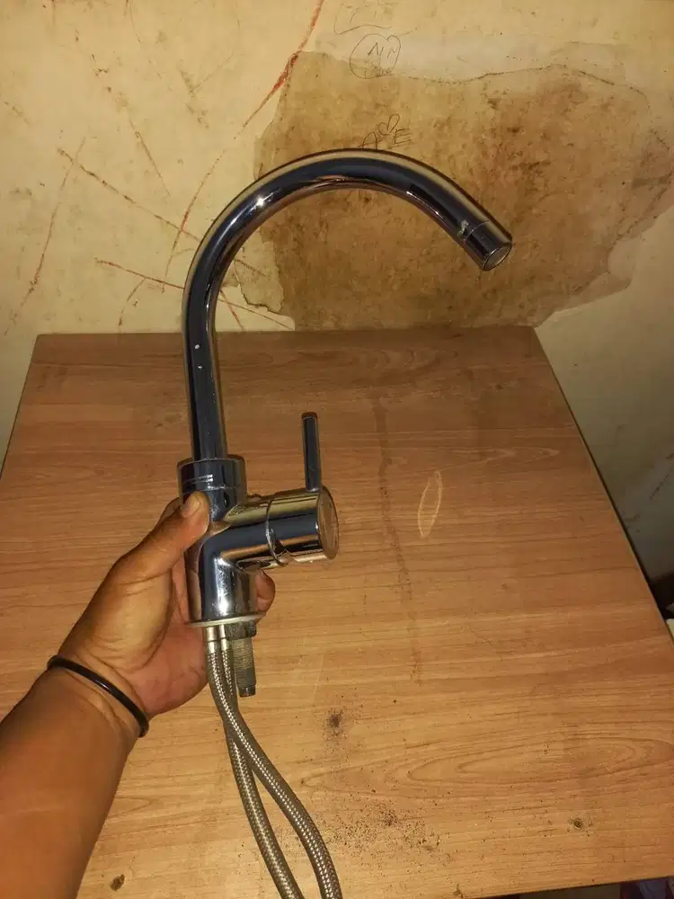 Kran Toto panas dan dingin