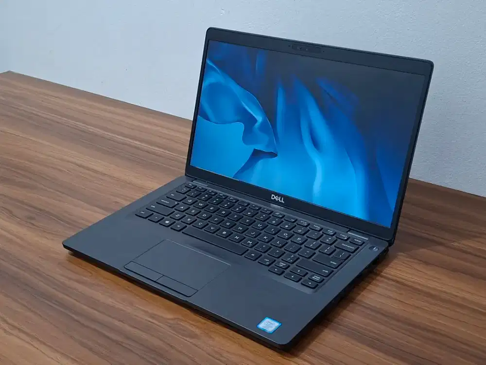 Dell 5400 Core i5 Gen 8 16/256 Likenew