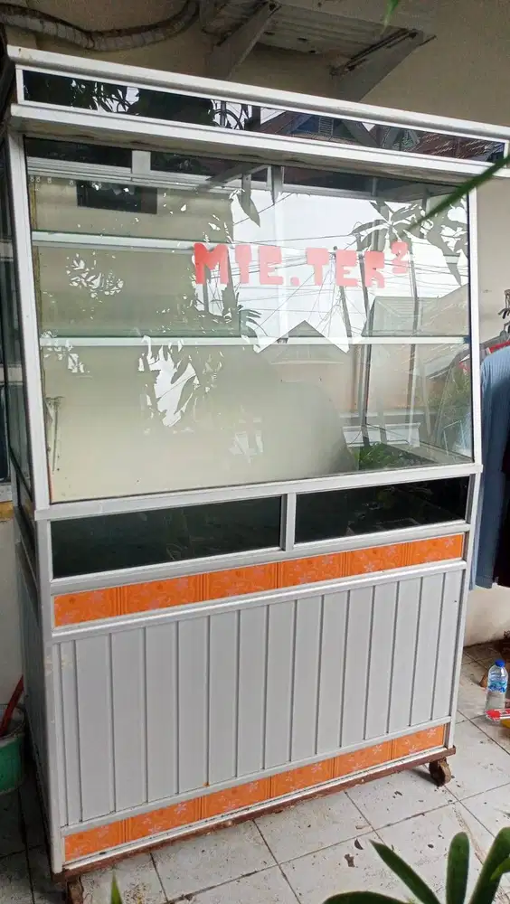 Etalase Aluminium 120 cm