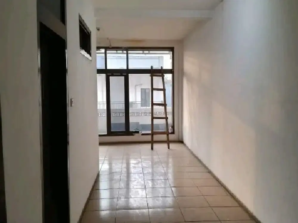 Ruko 2 lantai ex Apotek cocok untuk Usaha lokasi stategis Main Road Pajagalan, Majalaya Ref.05173