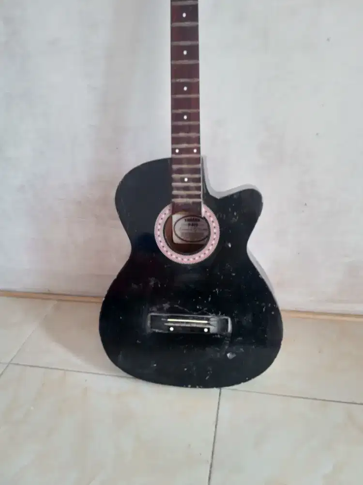 Bismillah jual gitar asli yamaha 250 nego