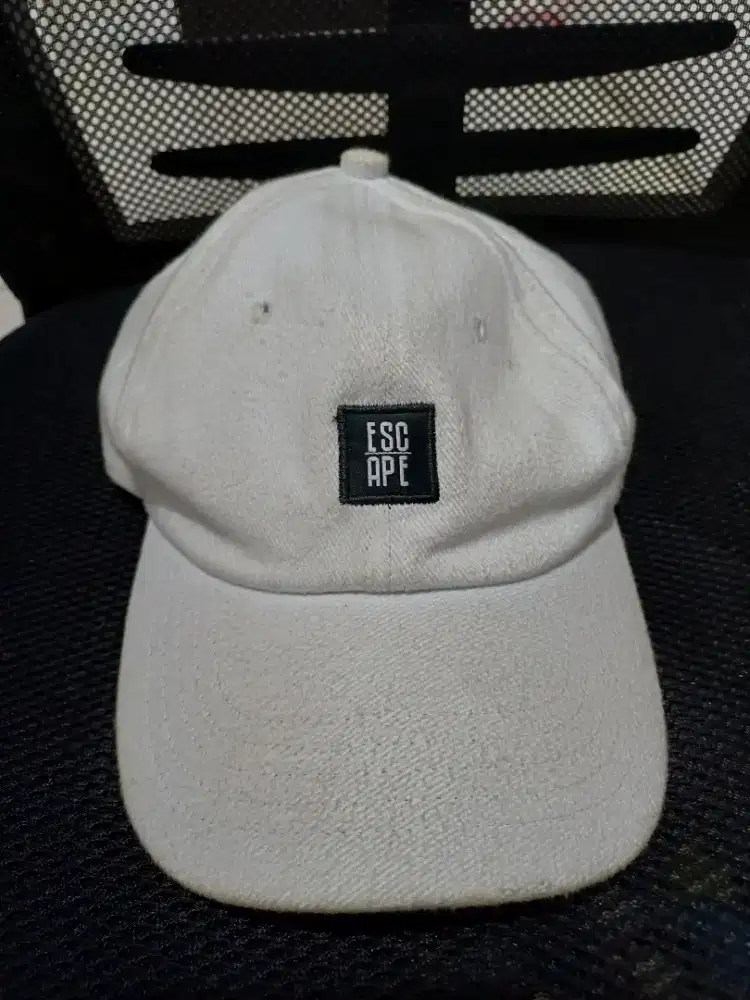 Topi polo white escaperfect