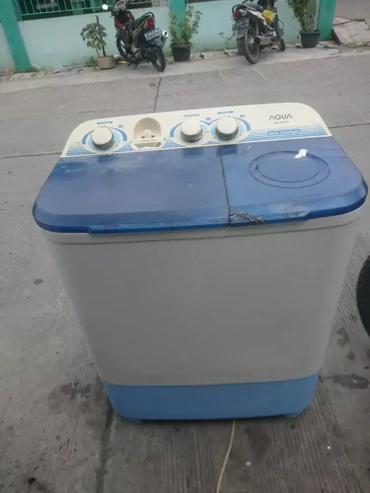 Mesin cuci Aqua