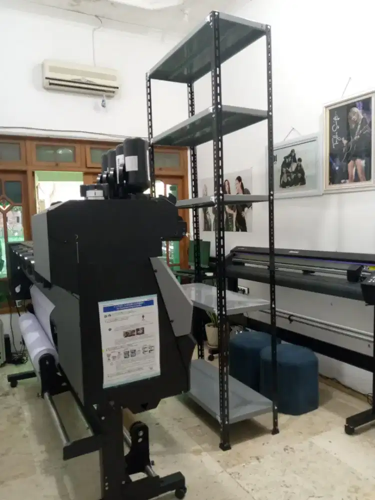 Rak besi rak perlengkapan rumah