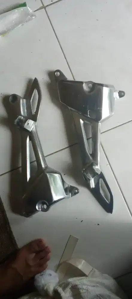 Dudukan footstep MP hiu