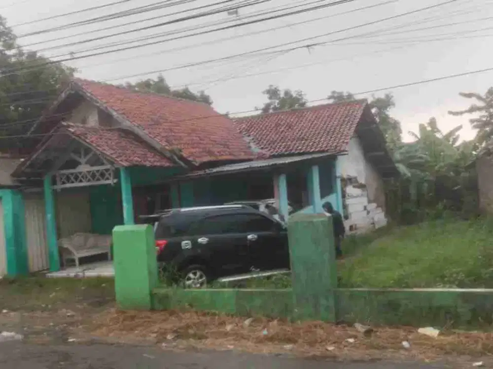 Rumah + Tanah Luas 900 m2 Jl. Raya Banjarwangunan Cirebon