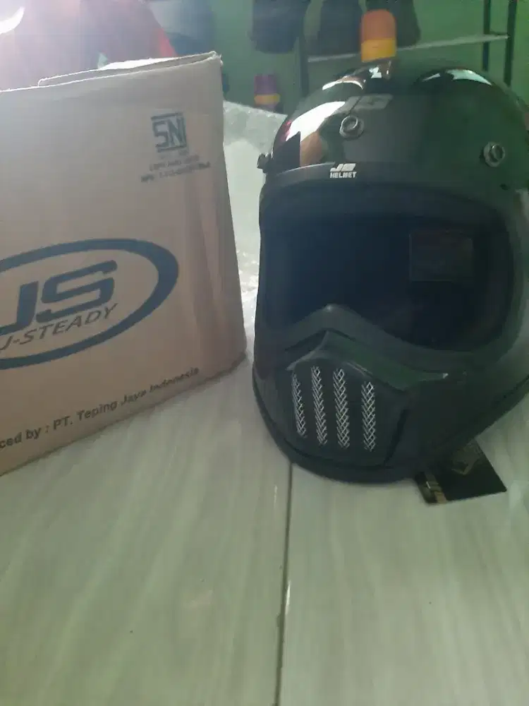 Helm NJS Cakil hitam