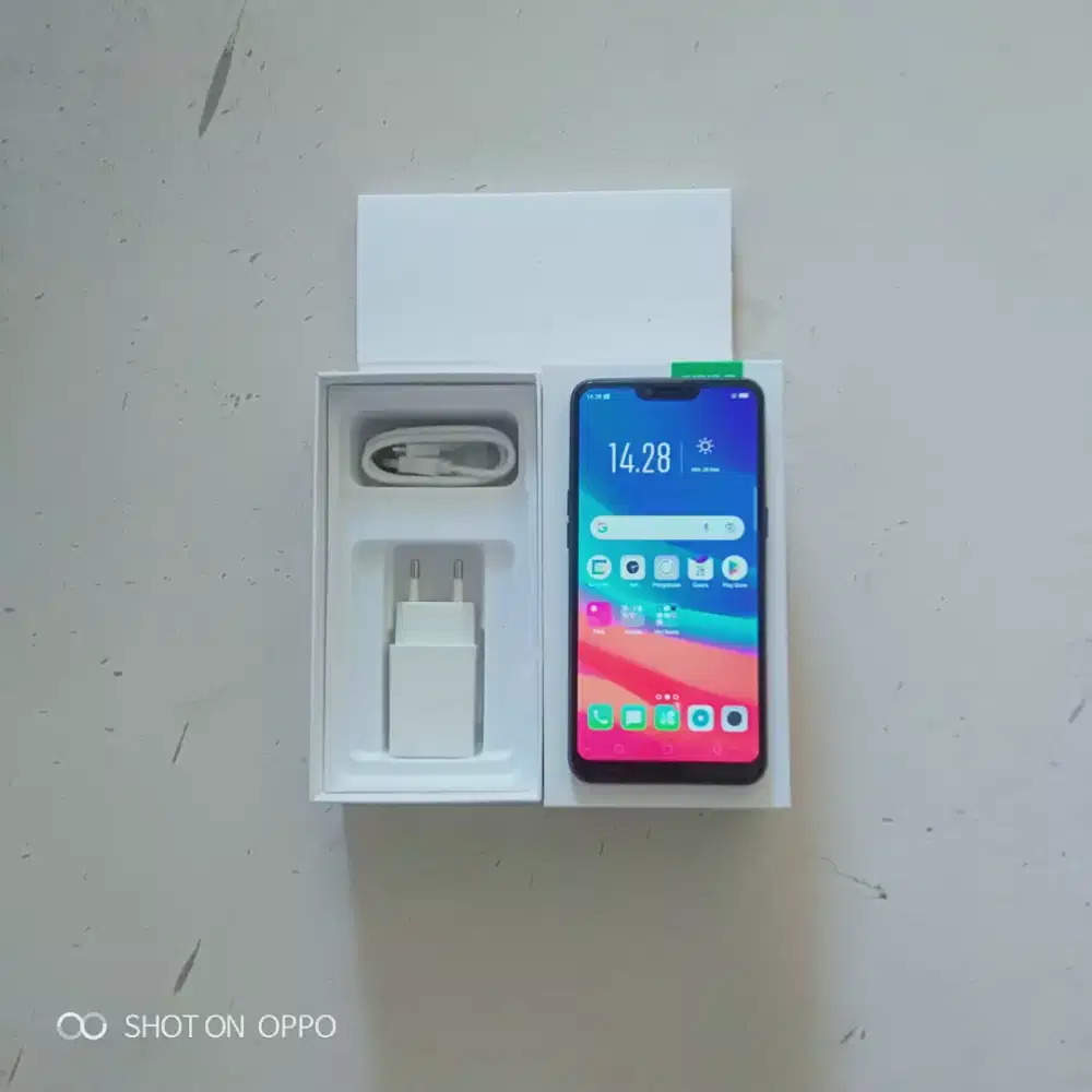 oppo a3s ram 6gb ' 128gb warna hitam seperti baru   .