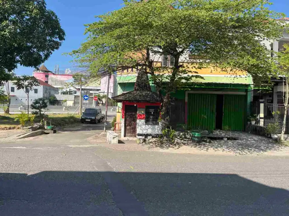 rumah dan usaha area bisnis dekat joglo Kadipiro Banjarsari Solo