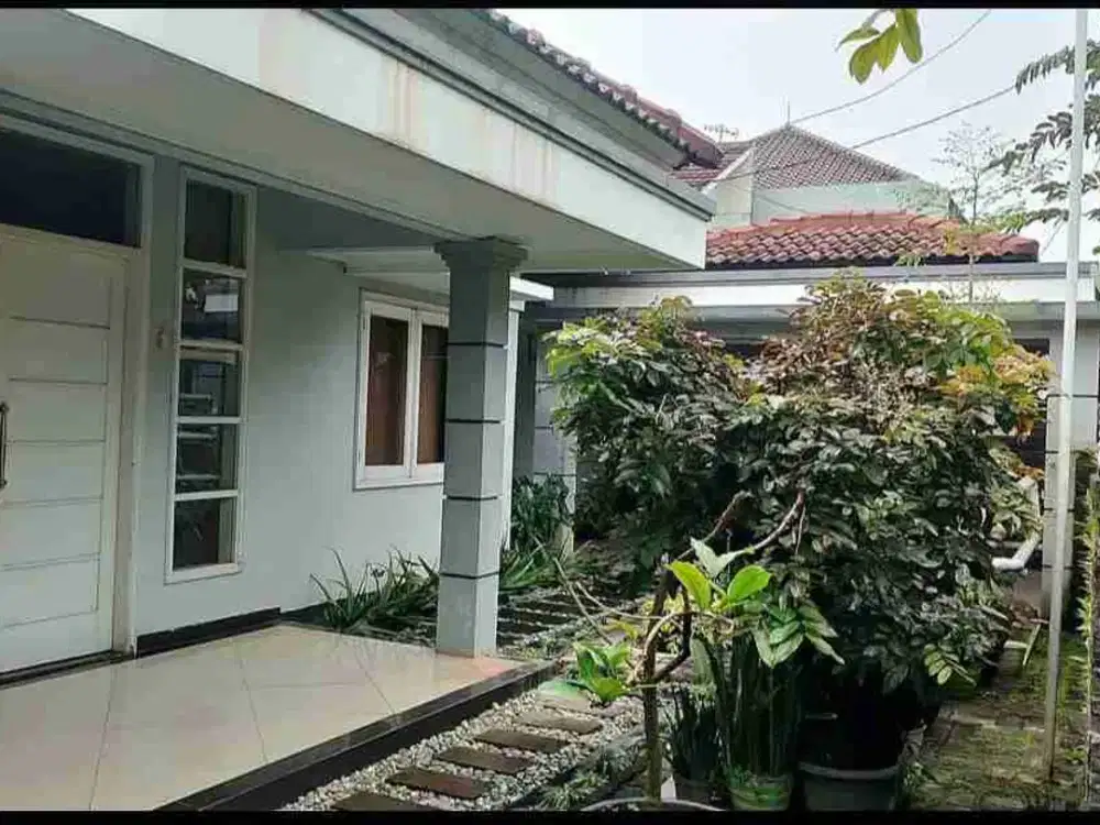 Rumah Cantik siap huni di kemang pratama - Bekasi Selatan