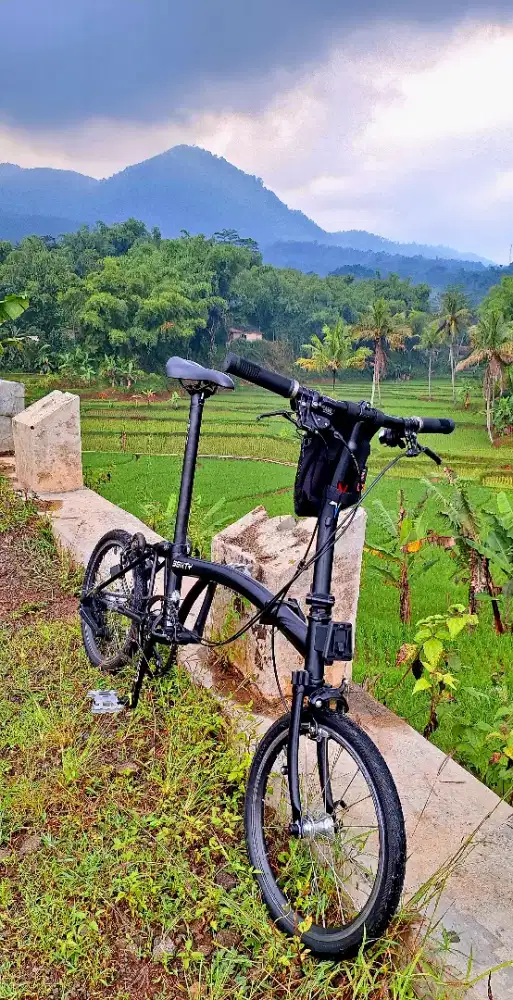 Sepeda lipat 3sixty m3s warna midnight black