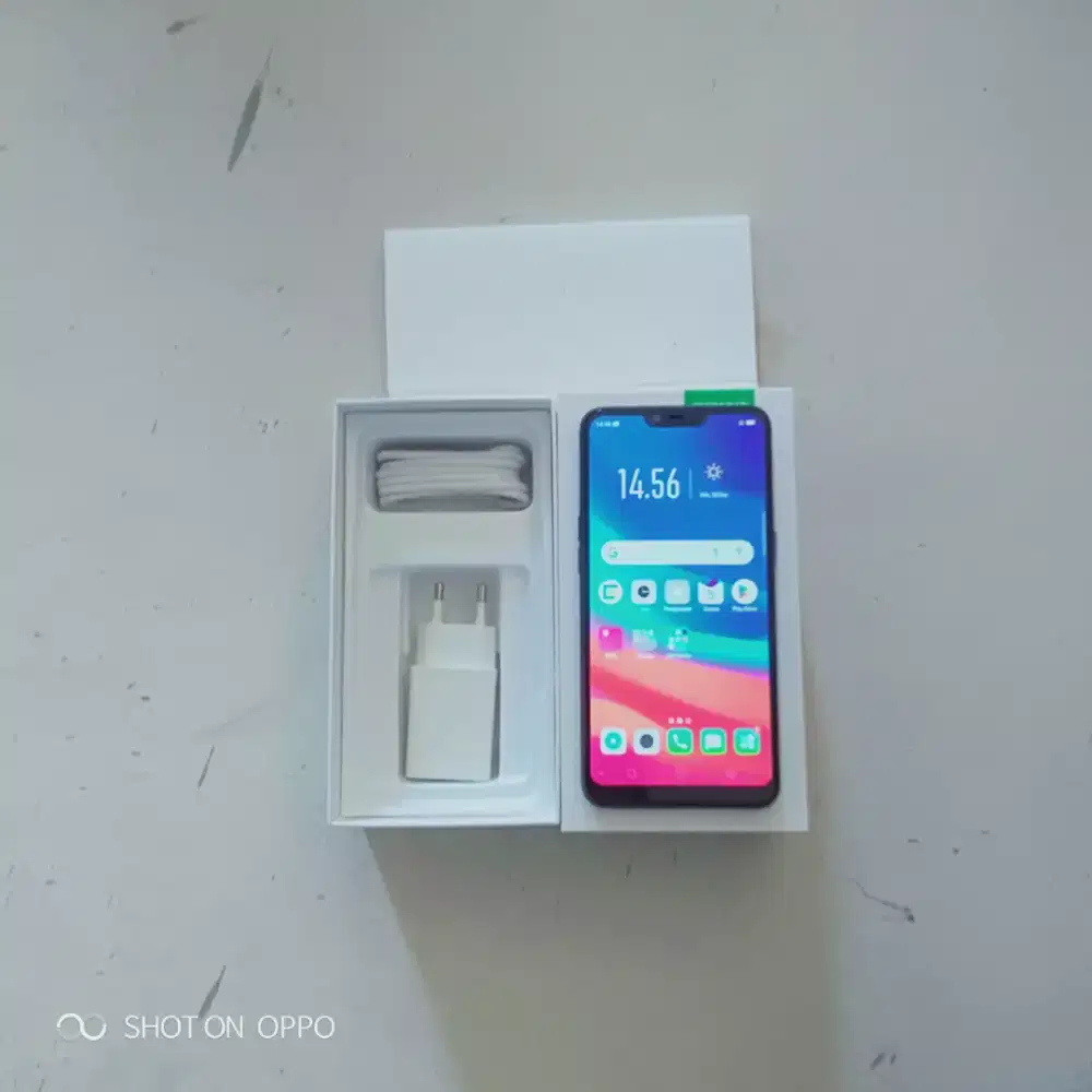 oppo a3s ram 6gb ' 128gb warna hitam seperti baru   ..