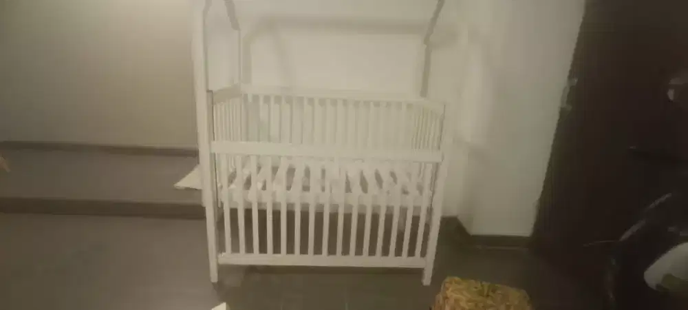 Tempat tidur bayi like new