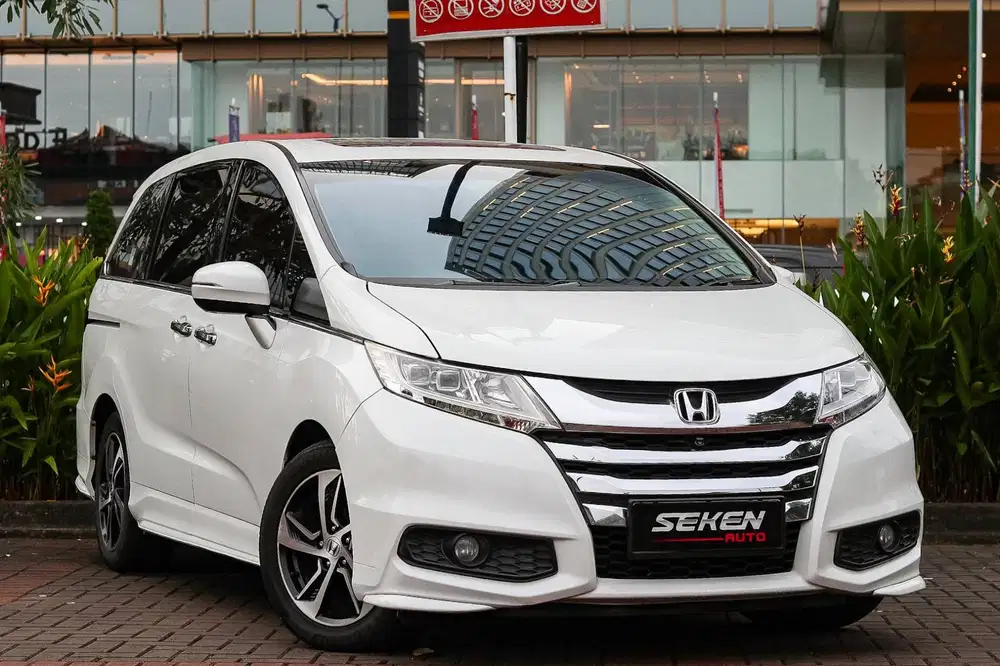Honda Odyssey 2.4 E CVT 2014 Sunroof AT Matic Putih Metalik