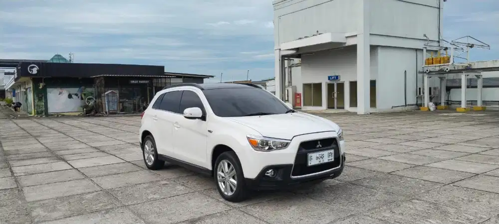 Mitsubishi Outlander Px autometik Putih 2012