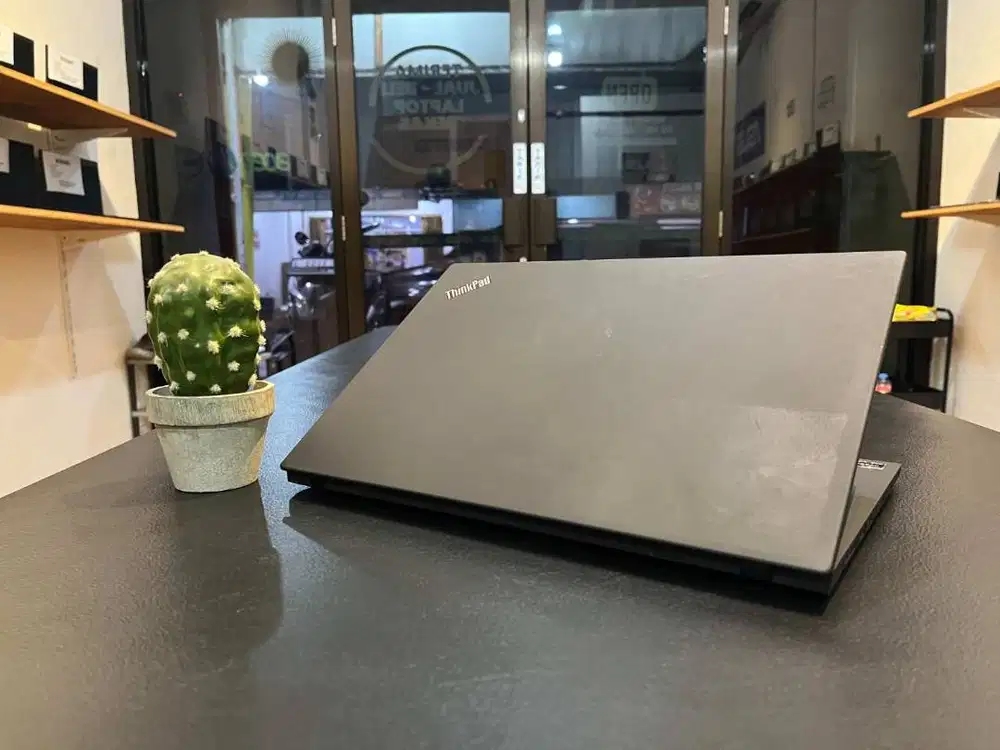 LAPTOP LENOVO THINKPAD T14 // RYZEN 7 PRO // 16GB