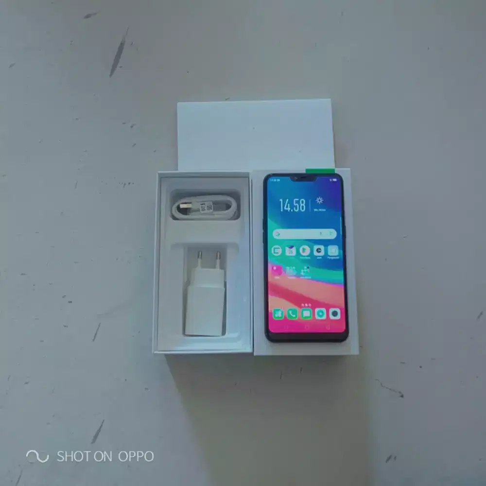 oppo a3s ram 6gb ' 128gb warna hitam seperti baru   ...