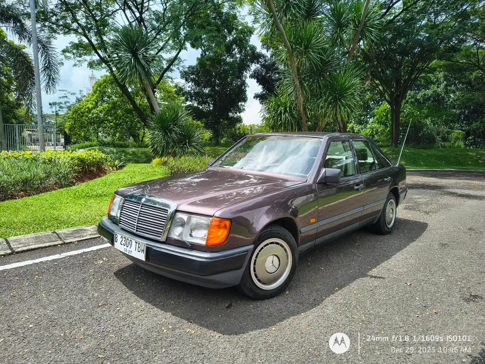 Mercedes-Benz E300 1988 Bensin