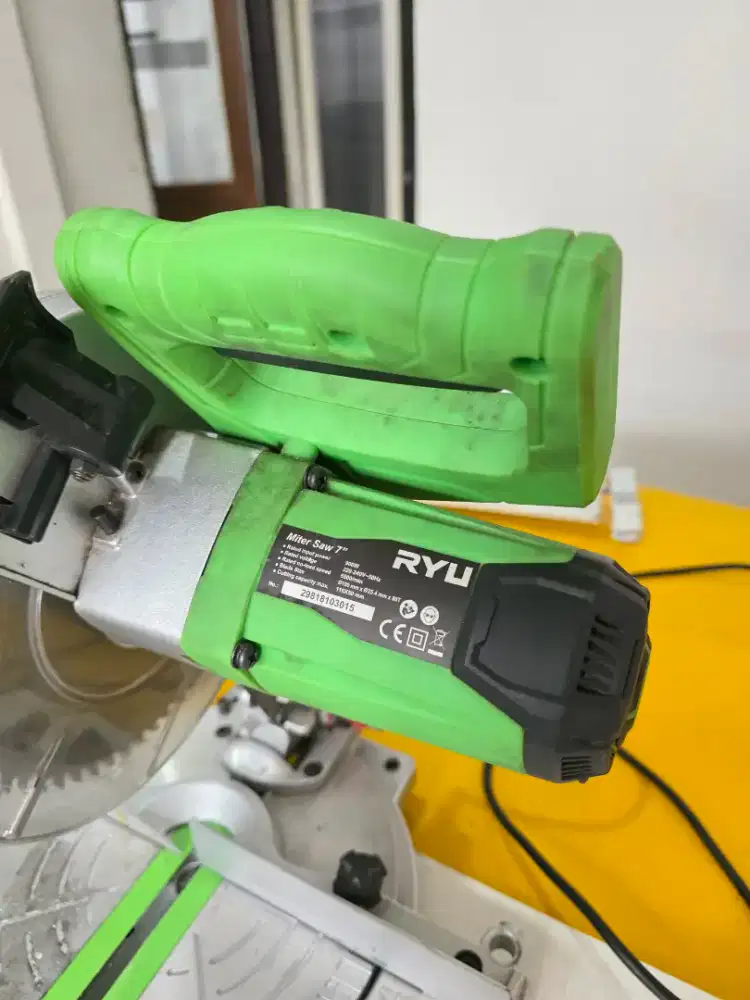 RYU Mesin potong Aluminium