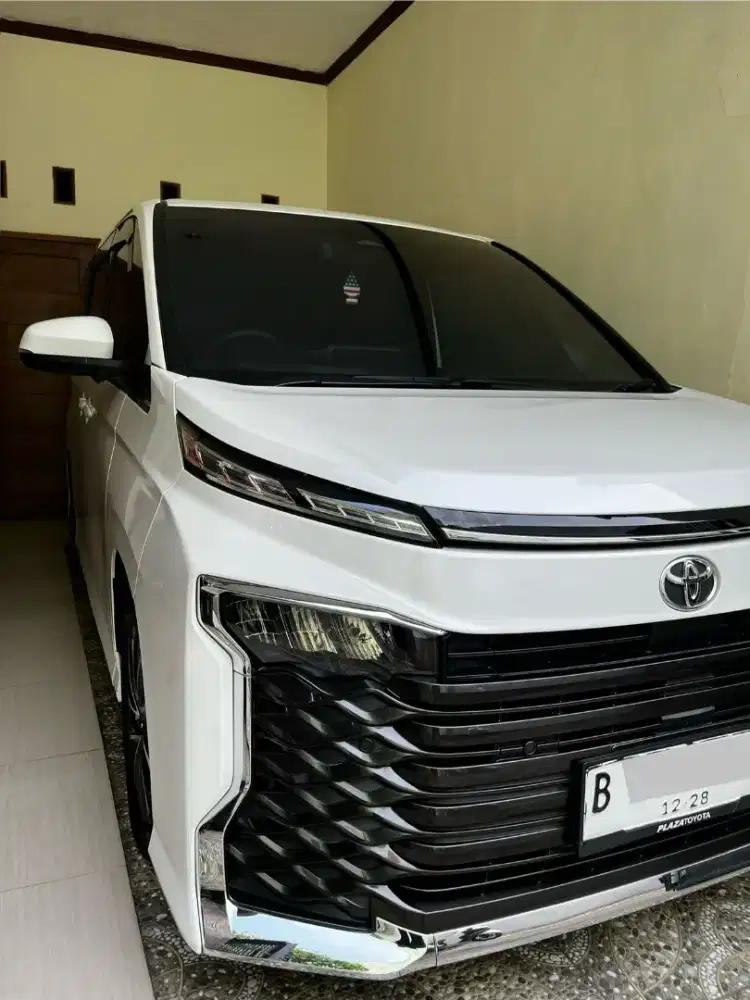 VOXY TSS 2.0 AT 2023 KM Low 10rban