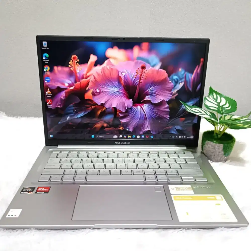 ASUS VIVOBOOK M1405YA RYZEN 7 7730U RAM 16GB SSD 1TB LAYAR 14.0 OLED