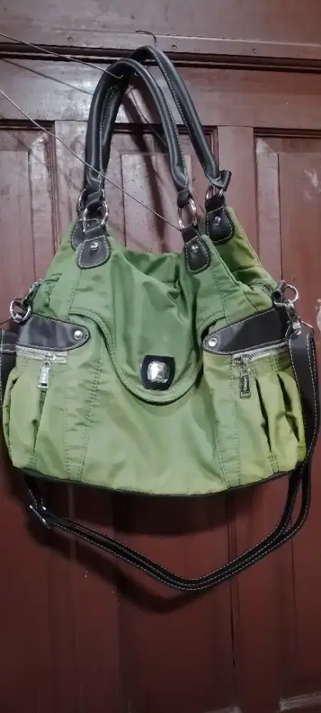 Tas perempuan dewasa