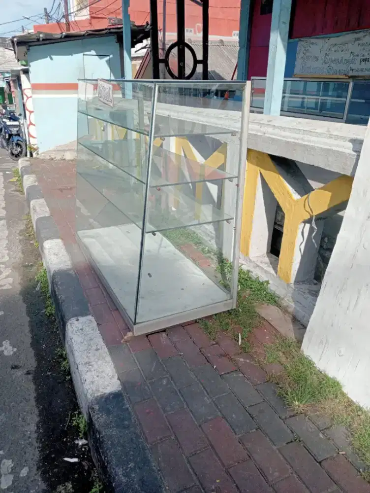 Jual etalase panjang 120m ketebalan kaca 8mili
