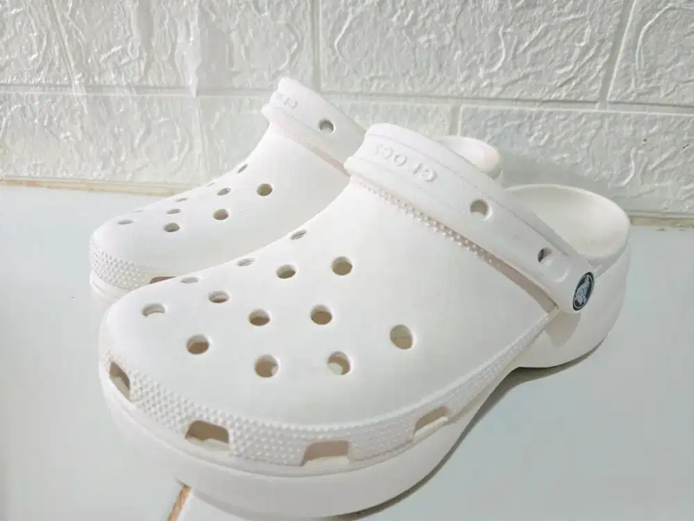 Crocs white second