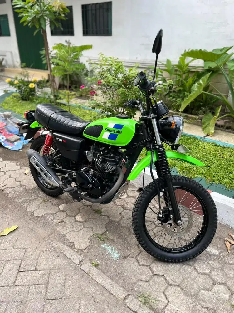 2023 Kawasaki W175 TR Limited