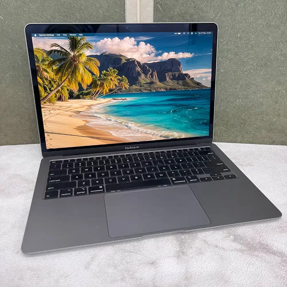 MacBook Air 13 inch core i3 2020 SSD 128GB