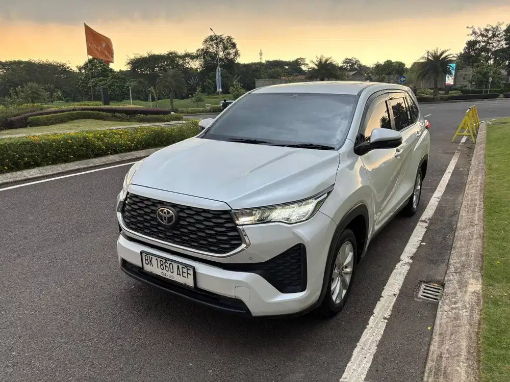 INNOVA ZENIX V AT 2022